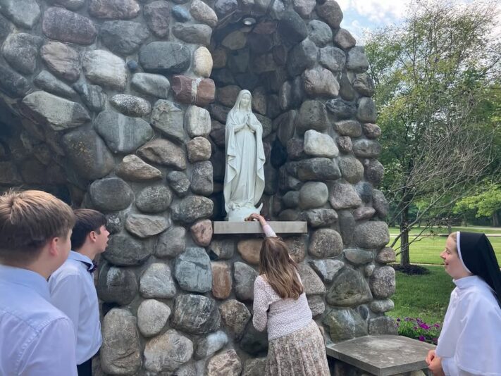 fb-128110617292885_1153999360094682