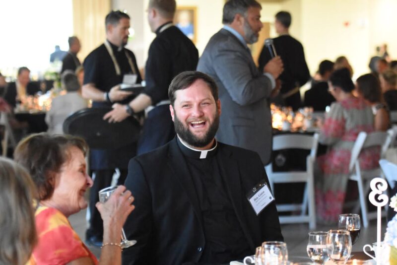 fb-1669188376658004_1380633877396271