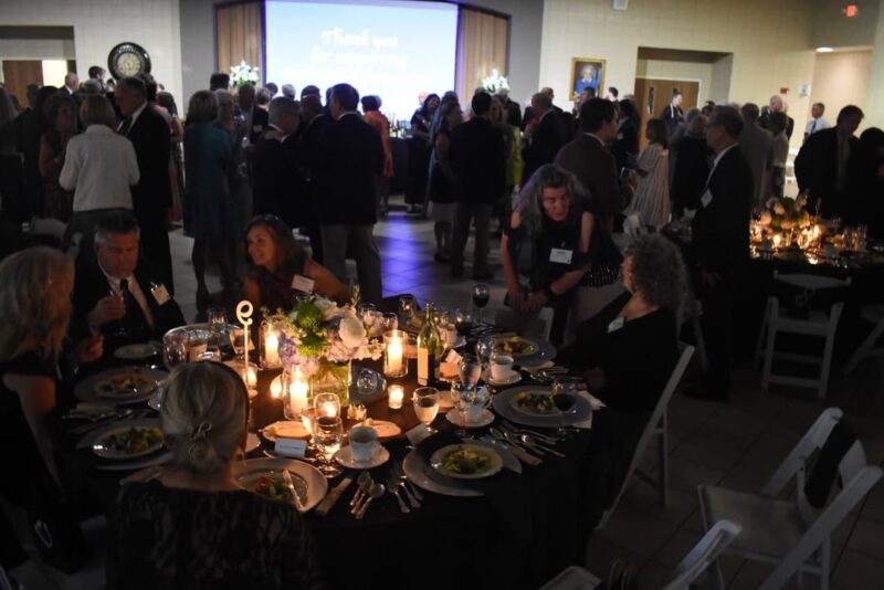 fb-1669188376658004_1380633877396271