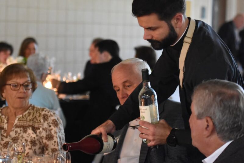 fb-1669188376658004_1380633877396271