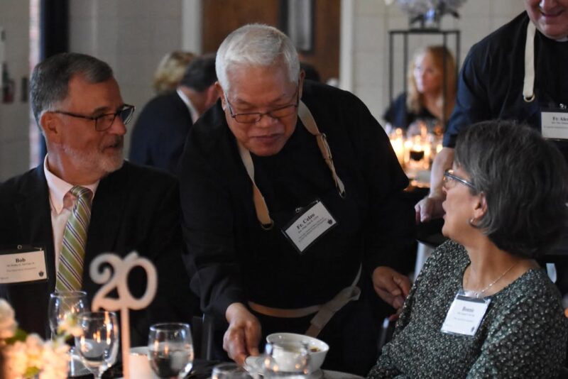 fb-1669188376658004_1380633877396271