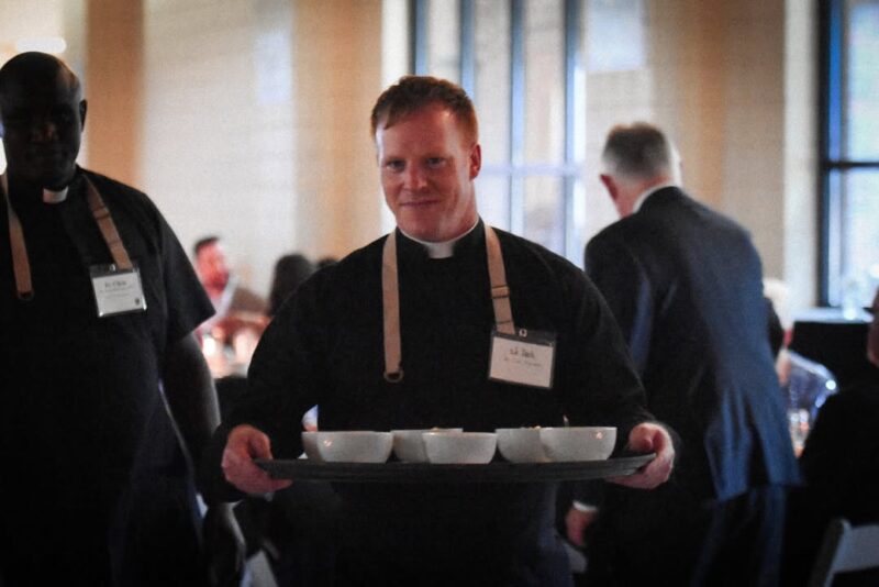 fb-1669188376658004_1380633877396271