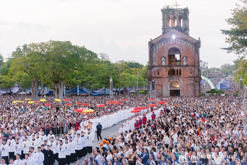 fb-285328895298373_769130345855883