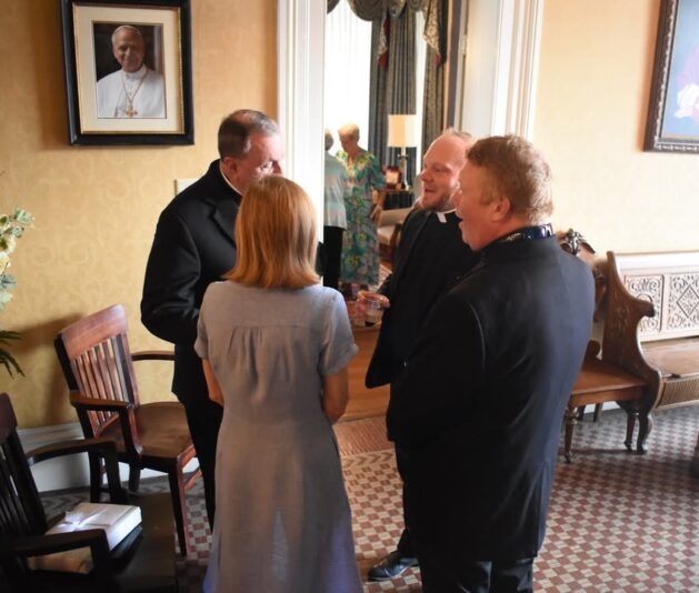 fb-1669188376658004_1393477229445269