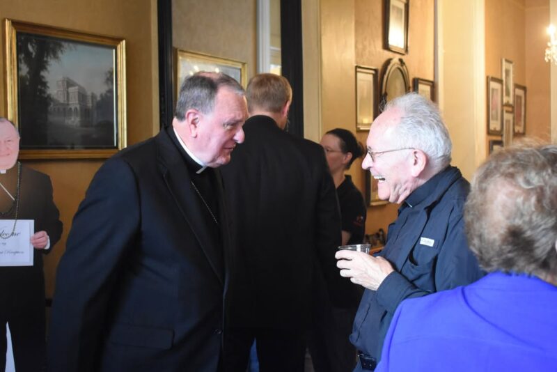 fb-1669188376658004_1393477229445269