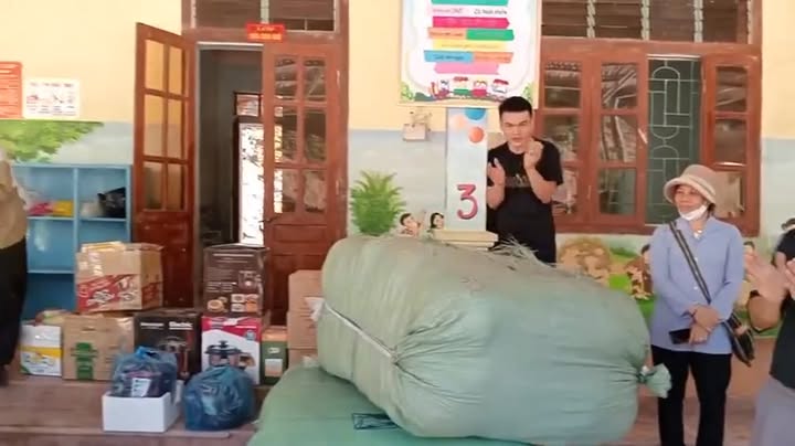 fb-285328895298373_786570107445240