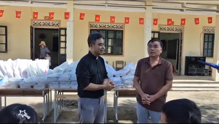 fb-285328895298373_786570107445240