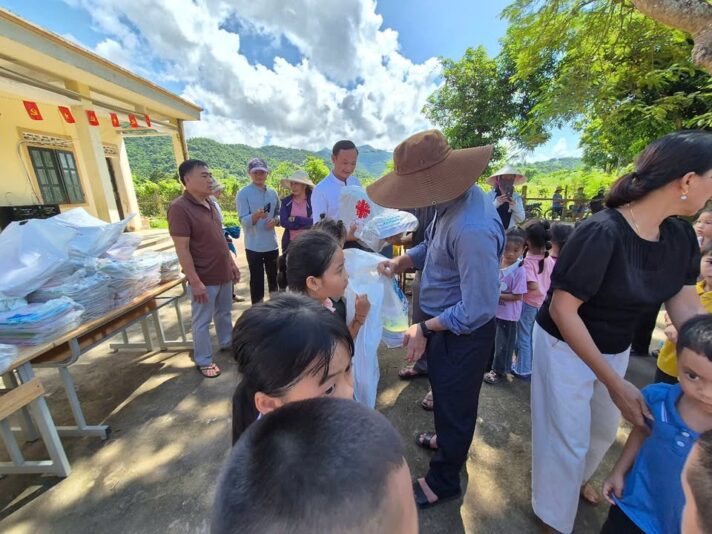 fb-285328895298373_786570107445240