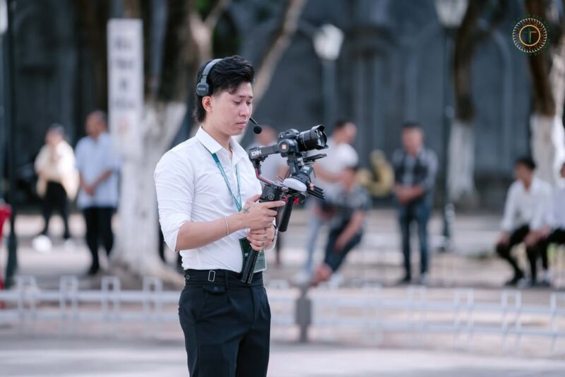 fb-732768673513037_1100518445538372