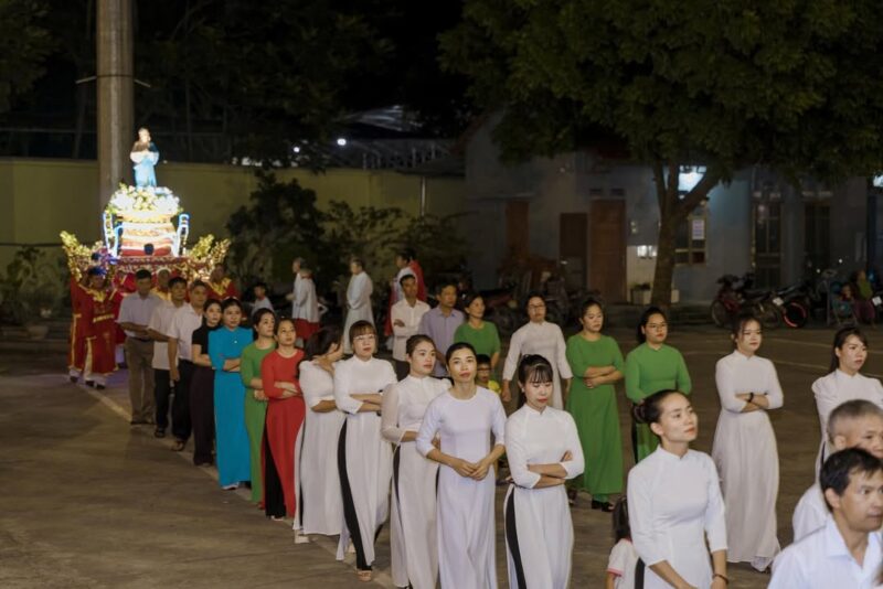 fb-732768673513037_1101303445459872