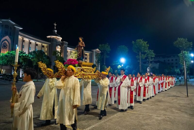 fb-732768673513037_1103302041926679