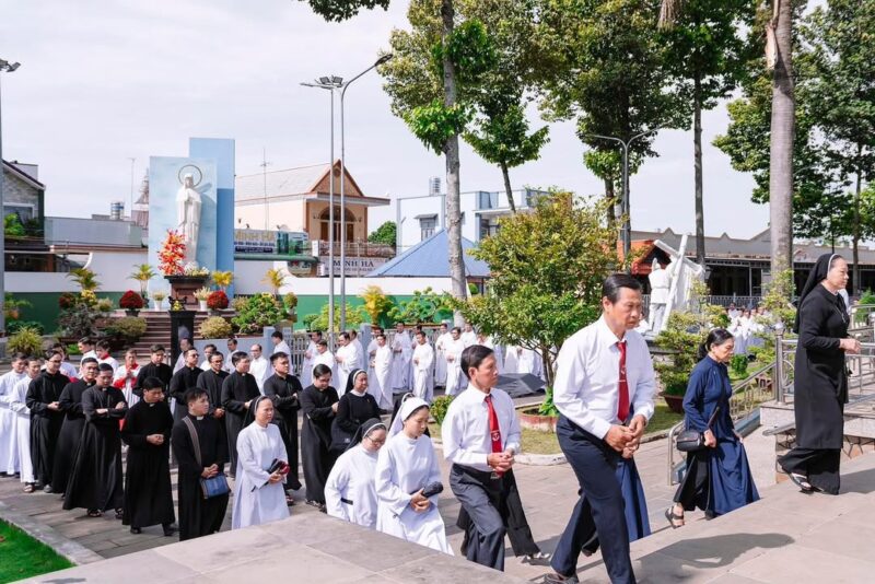 fb-585442494803518_1202169861947561