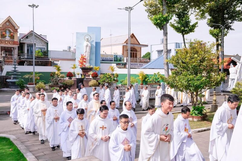 fb-585442494803518_1202169861947561