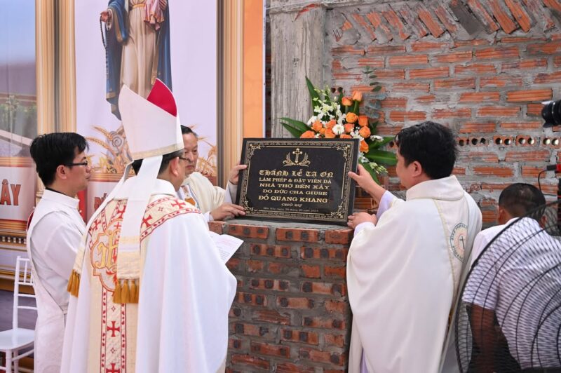 fb-732768673513037_1106597564930460