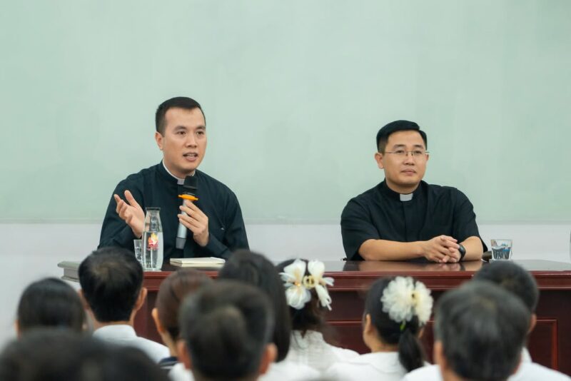 fb-1578851229095483_1203258371845402