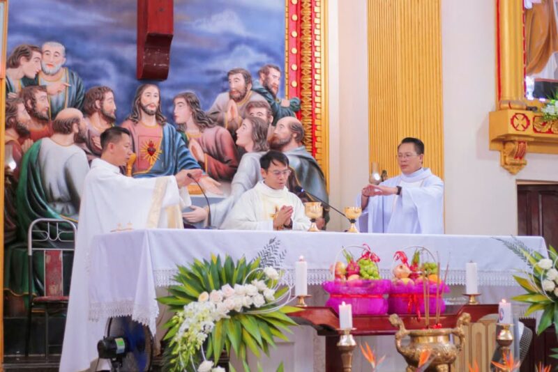 fb-732768673513037_1115987097324840