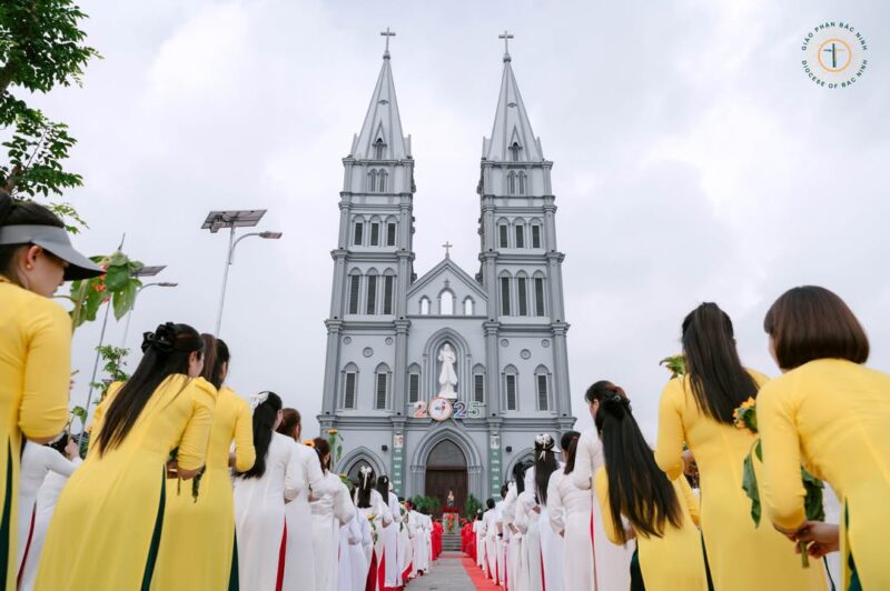 fb-732768673513037_1117496423840574