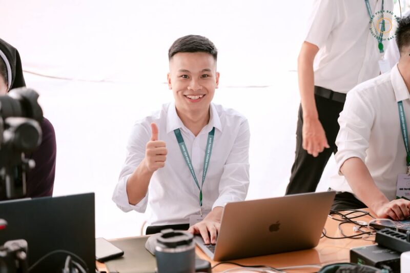 fb-732768673513037_1117831657140384