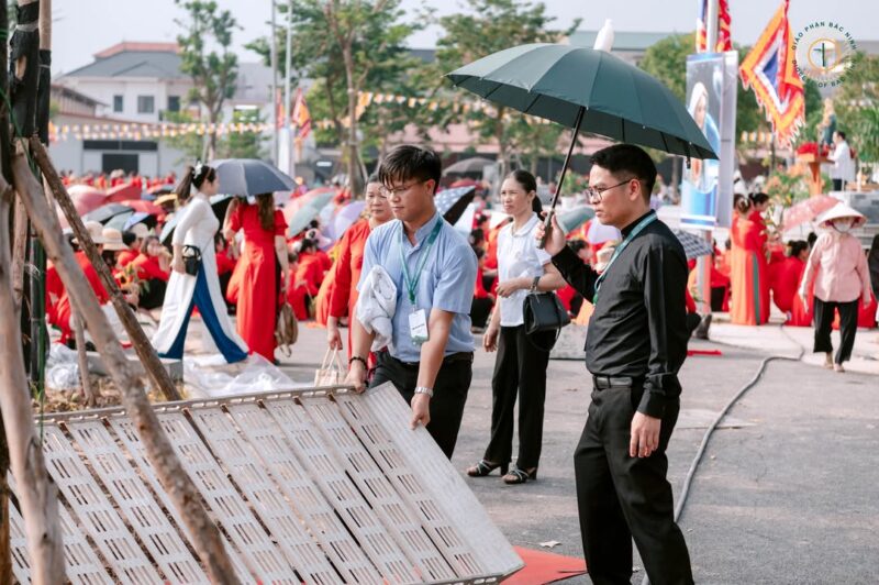 fb-732768673513037_1117831657140384