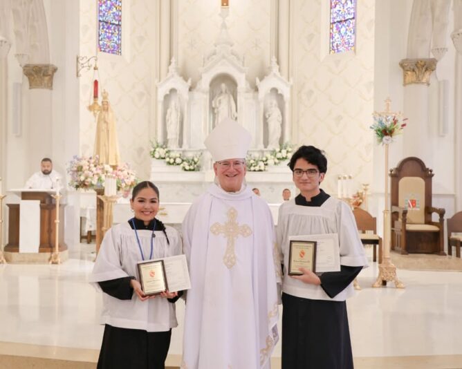 fb-117682098250535_1236235448549088