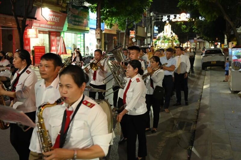 fb-732768673513037_1118478070409076