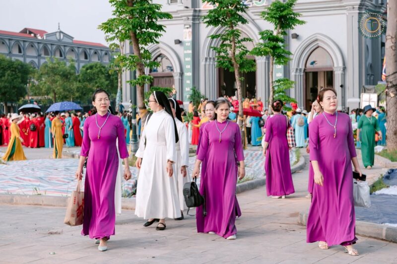 fb-732768673513037_1118467780410105