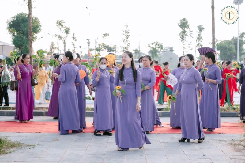 fb-732768673513037_1118467780410105