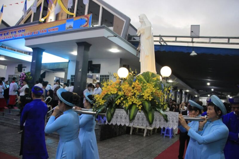 fb-585442494803518_1217377537093460