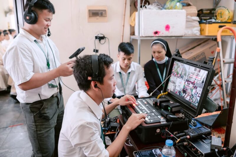 fb-732768673513037_1127839162806300