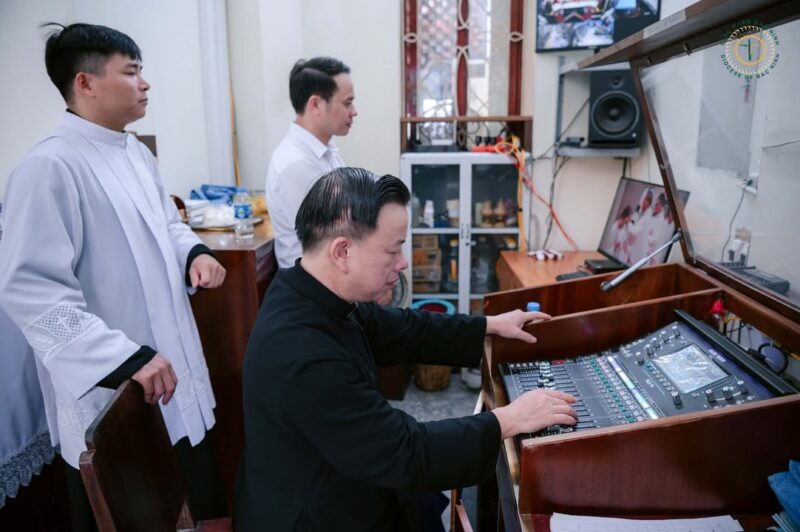 fb-732768673513037_1127771389479744