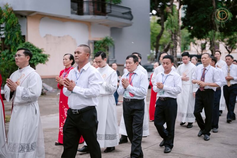 fb-732768673513037_1128298522760364