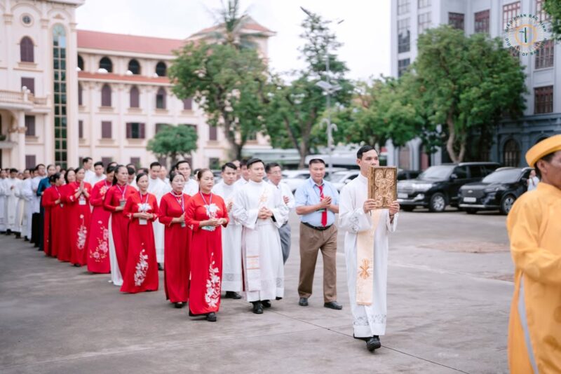 fb-732768673513037_1128298522760364