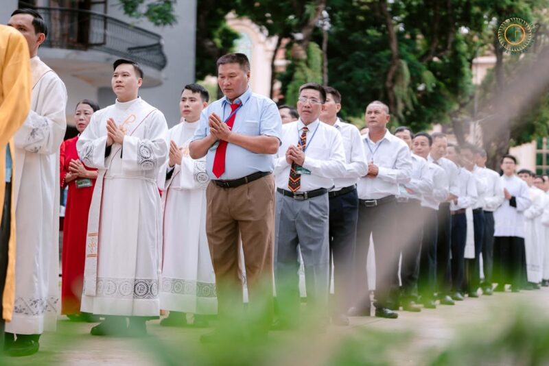 fb-732768673513037_1128298522760364