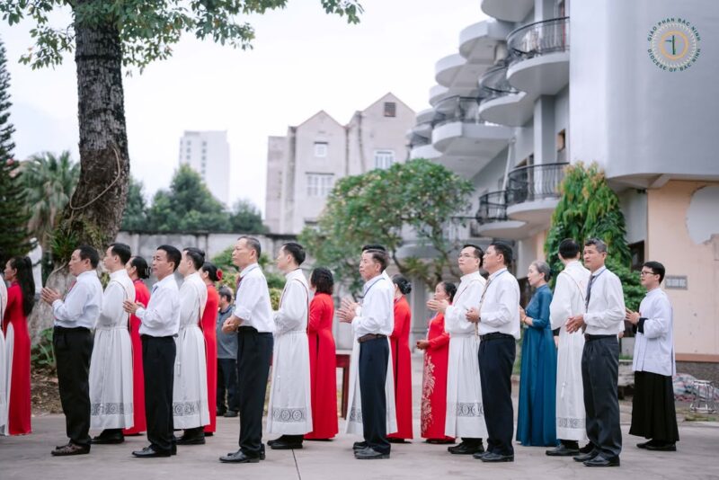 fb-732768673513037_1128298522760364