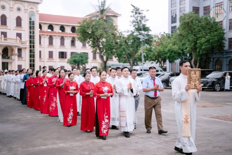 fb-732768673513037_1128298522760364