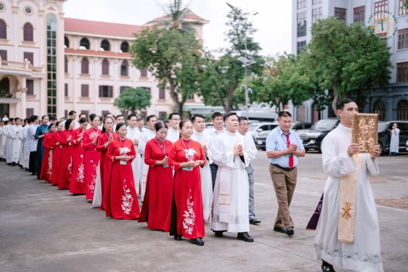 fb-732768673513037_1128298522760364