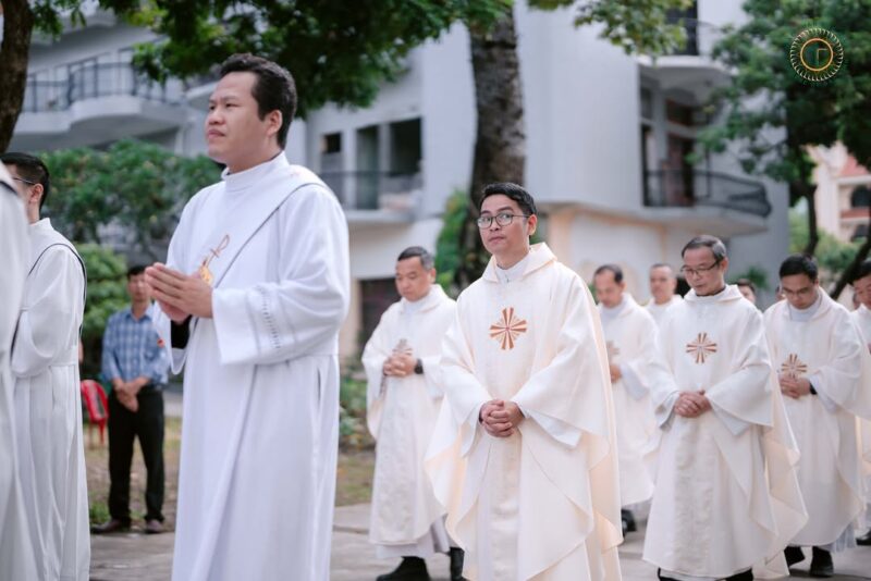 fb-732768673513037_1128298522760364