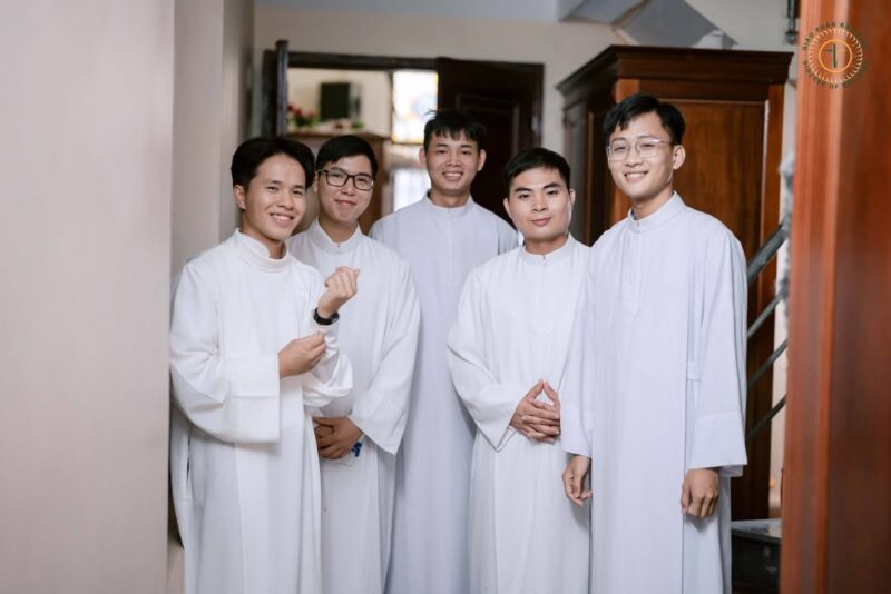 fb-732768673513037_1130051915918358