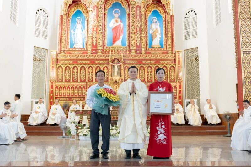 fb-732768673513037_1130267315896818