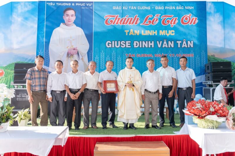 fb-732768673513037_1130267315896818