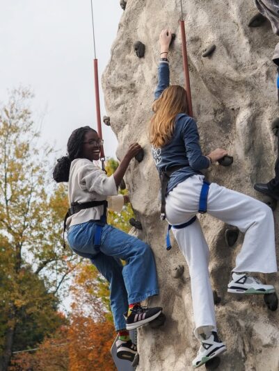 fb-162230245392_1282524637244789