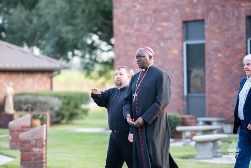 fb-695846880481318_816389171023180