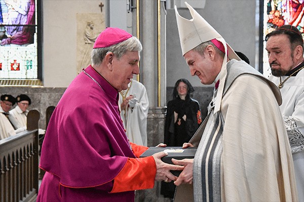 fb-355703527834405_1295496662621136