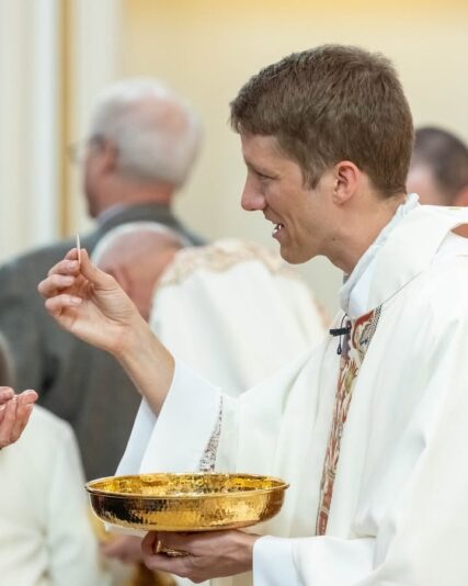 fb-101064066621857_1151646340424624