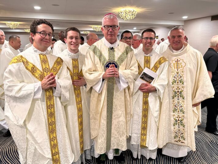 fb-194350237252996_1260518856103864