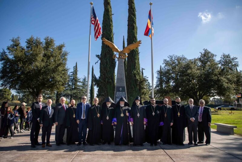 fb-252749634836353_1144028607907292