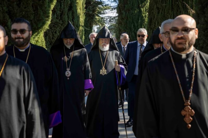 fb-252749634836353_1144028607907292