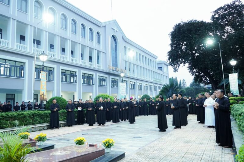 fb-1590026654585244_1152592387015216