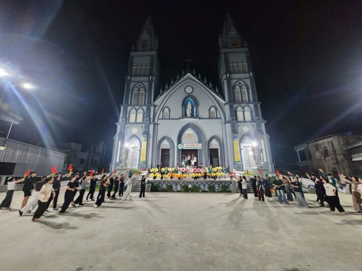 fb-732768673513037_1152139563709593