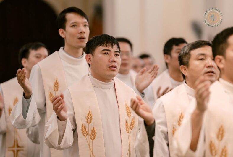 fb-732768673513037_1152609433662606